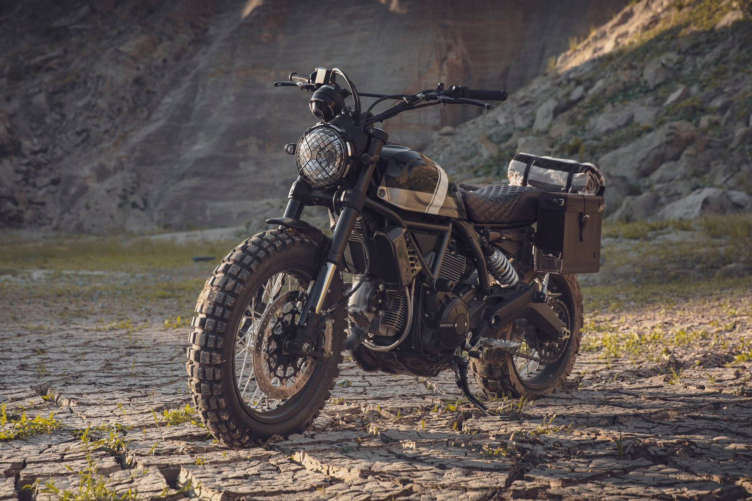 Ducati Scrambler 2018 Tracker Camping adventure glamping panniers gentlemans