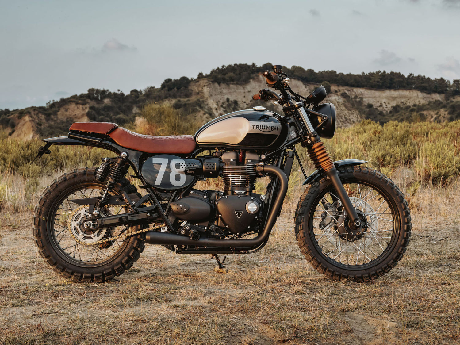 Triumph Street Scrambler Front and rear mudguard side panel number plate accessories right side view