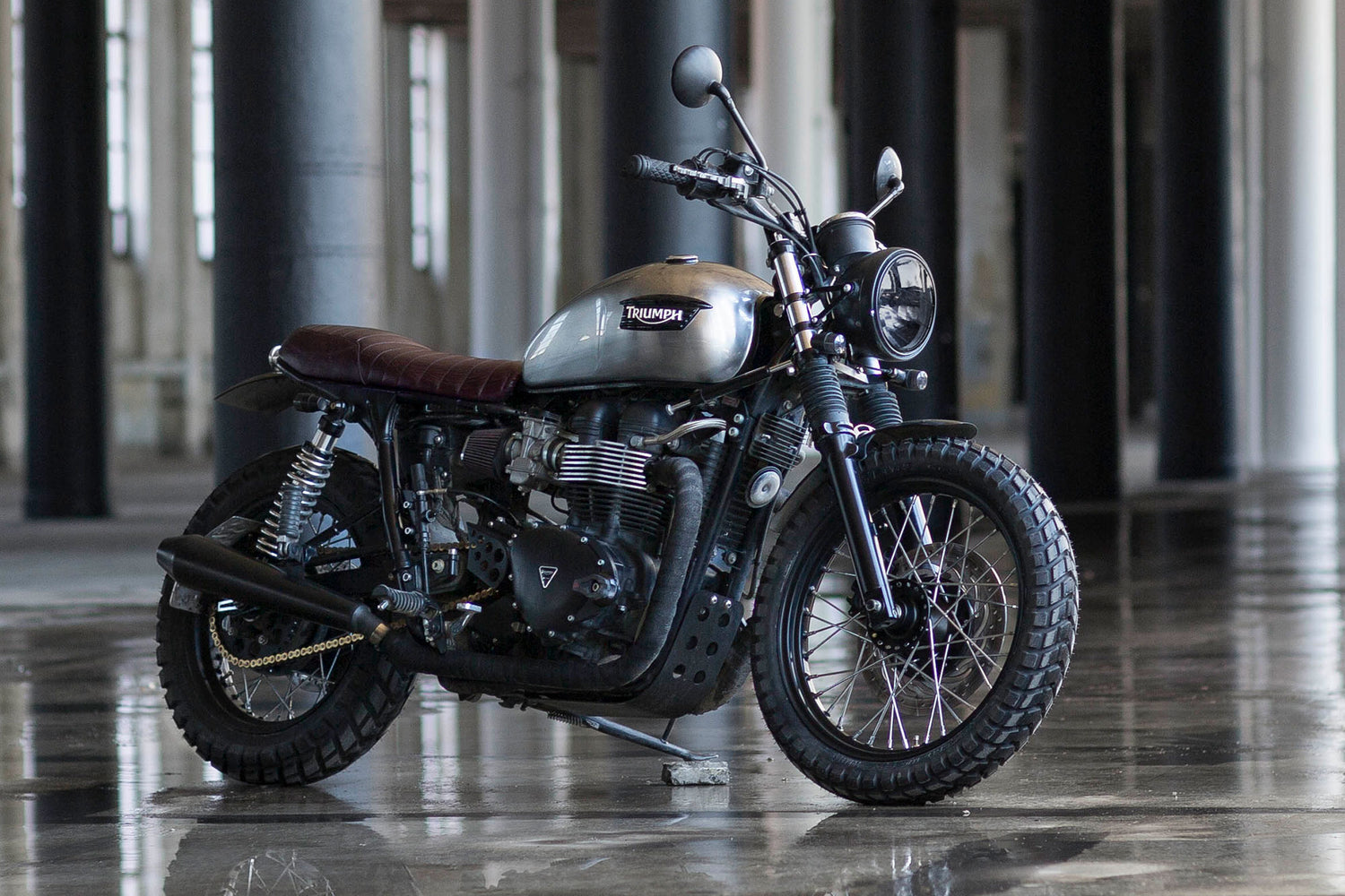 Triumph Bonneville T100 2012 Custom Brushed metal nip tuck