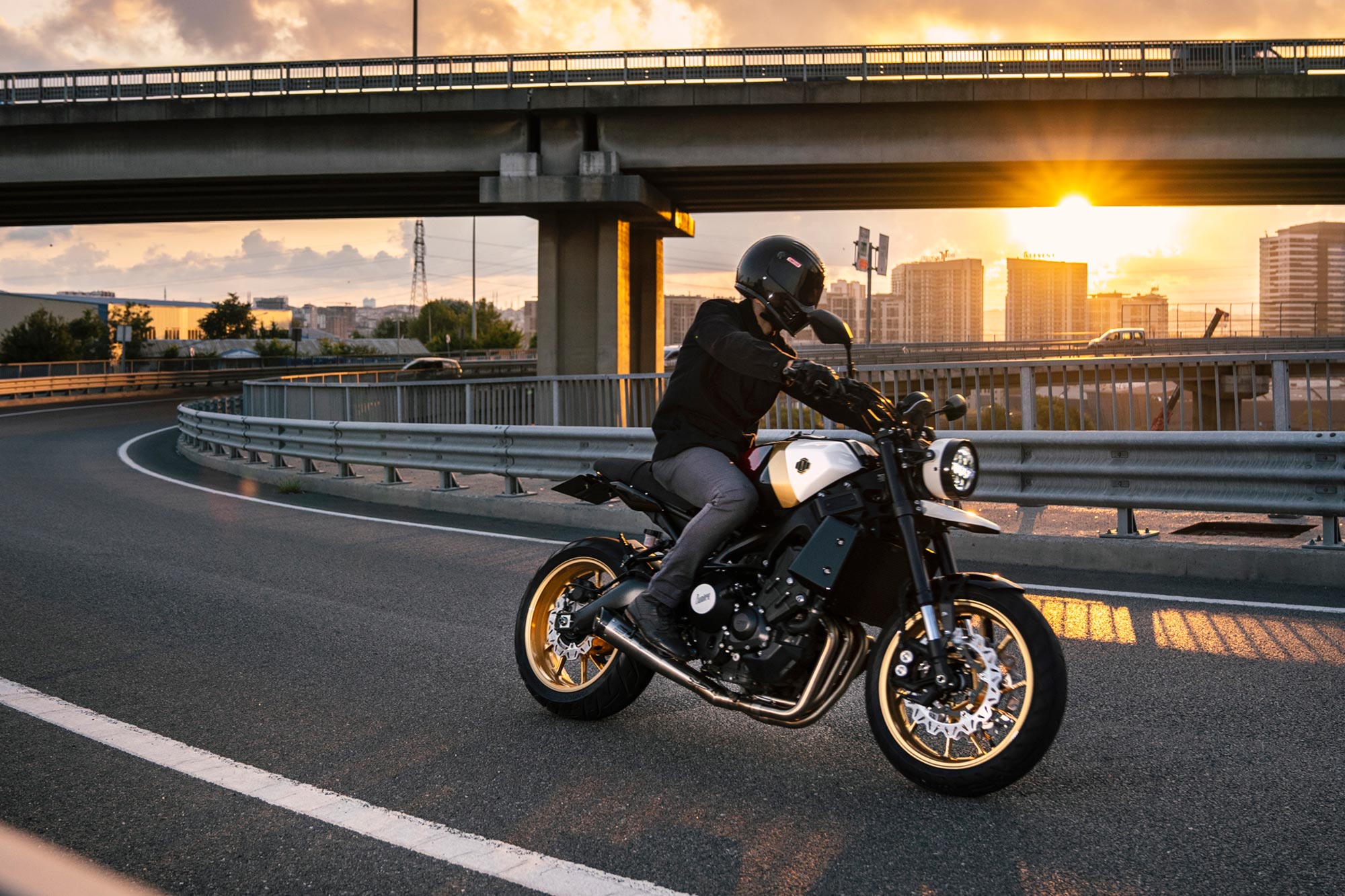 XSR900 Chimera tank cover lifestyle photo 2