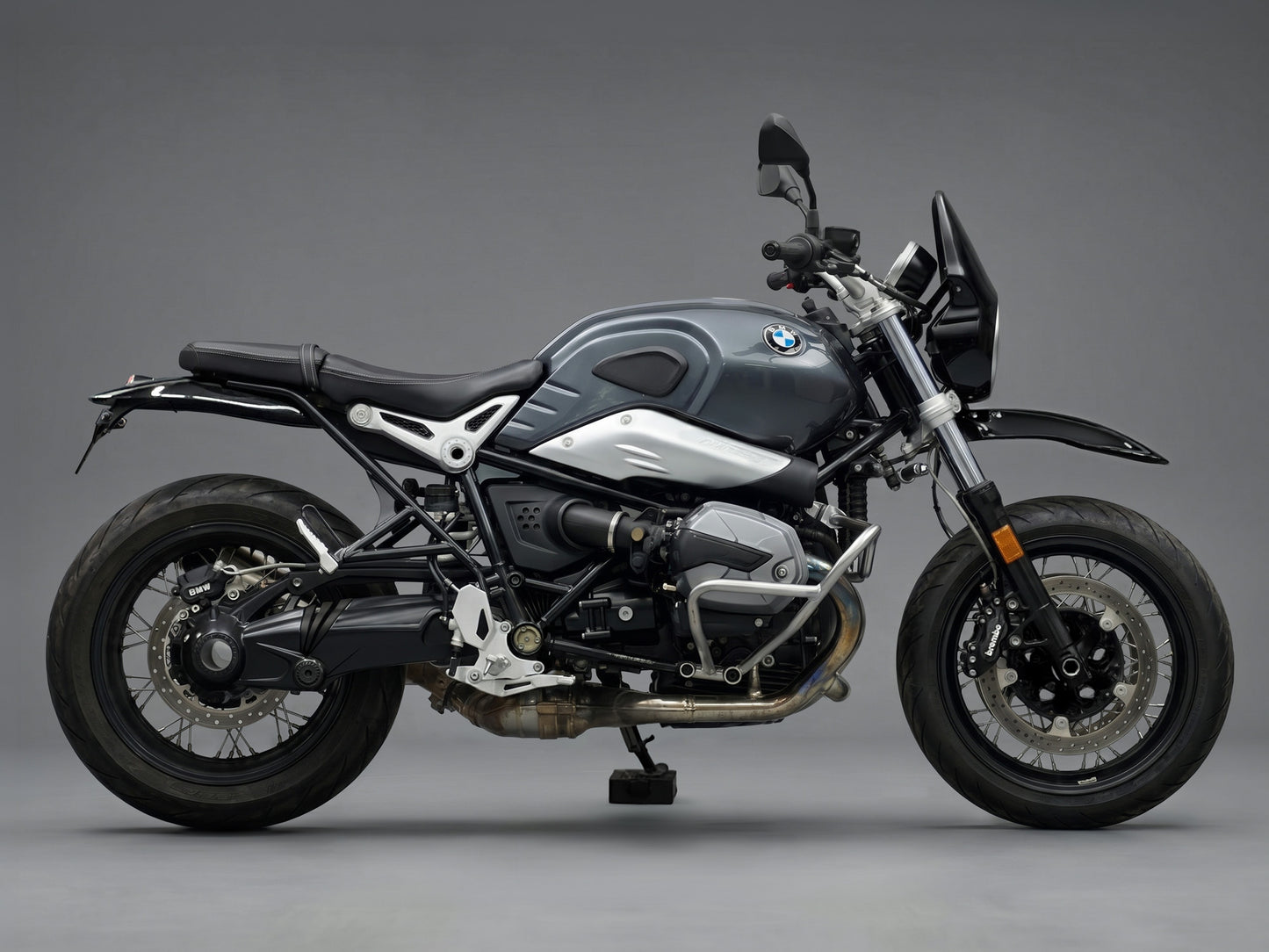Bmw r ninet headlight with a dark background custom Front fairing, front fender and Rear fender right side view