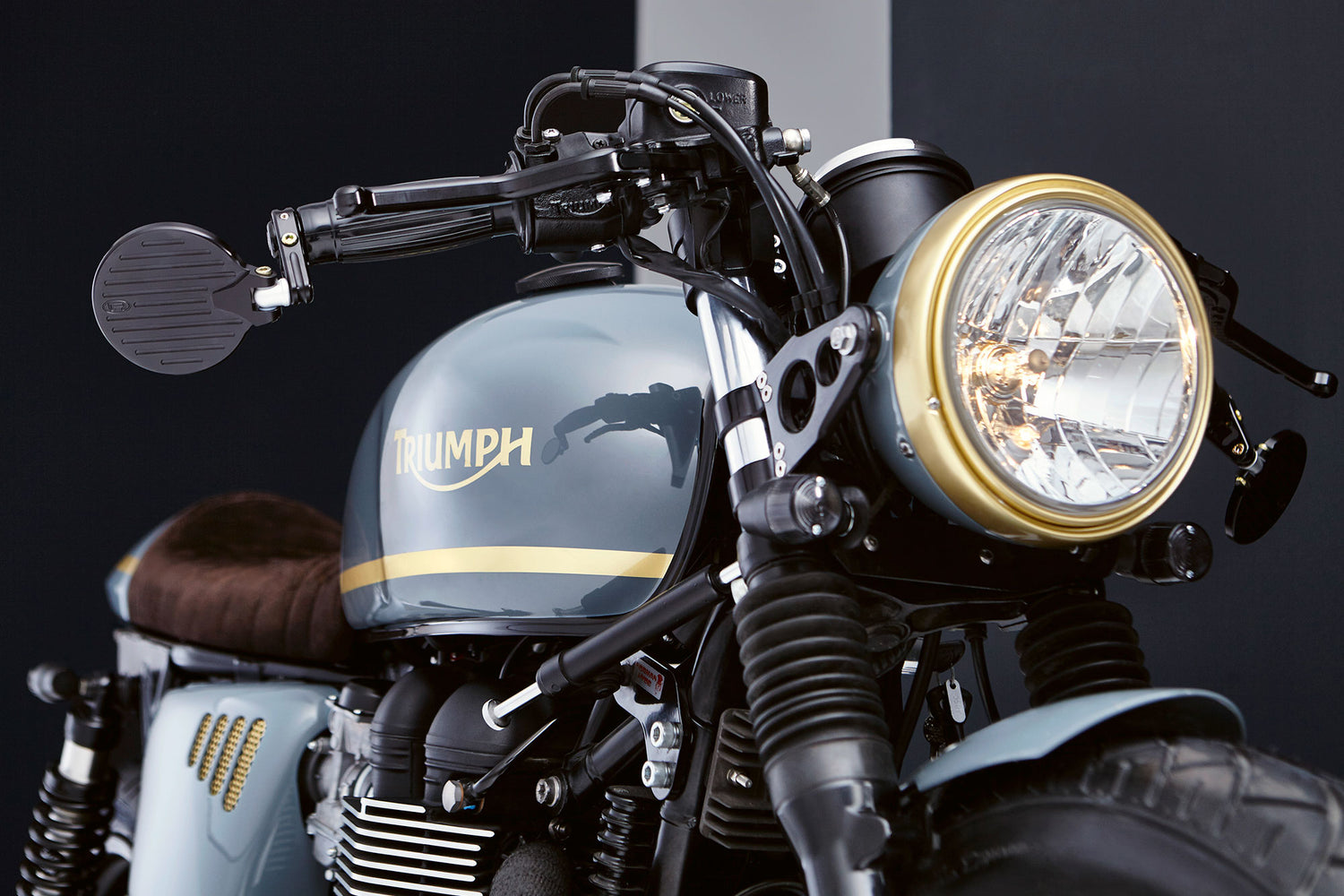 Triumph Bonneville T100 2014 Cafe Racer headlight