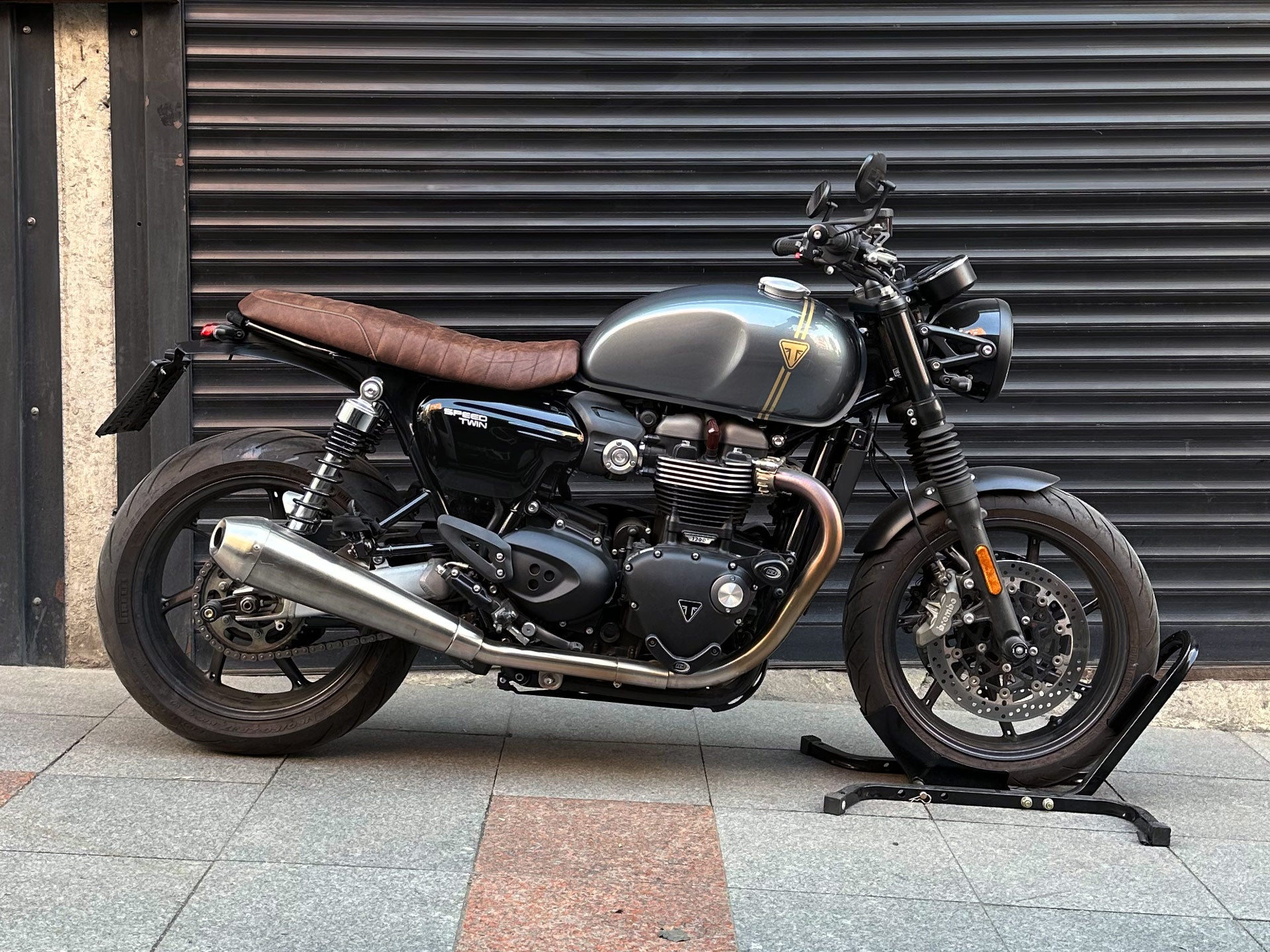 Triumph Speed Twin 1200 Side Covers Slim – Bunker Custom Cycles